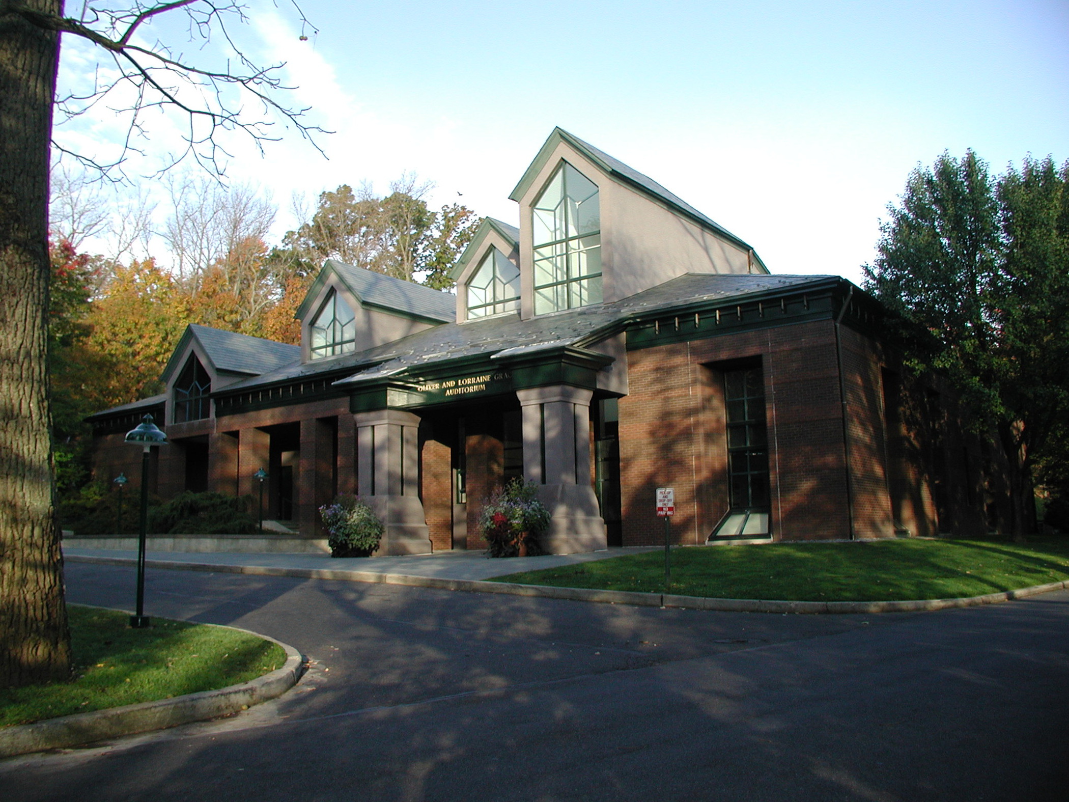 Grace Auditorium9